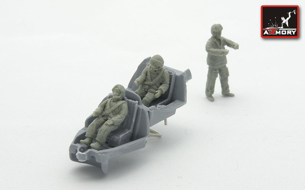 Russian-Soviet Helicopter crew (3 Figures)  AR F7205
