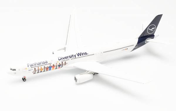 Airbus A330-300 Lufthansa Fanhansa - Diversity Wins D-AIKQ  572774
