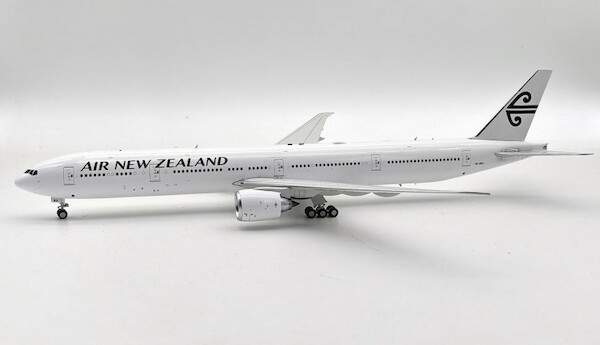 Boeing 777-300ER Air New Zealand ZK-OKU  IF773NZ0224