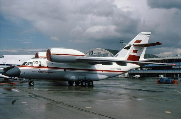 Antonov An74 Aeroflot CCCP-72003 (red livery) "324" Demonstrator Le Bourget Airshow 1987  CCCP-72003