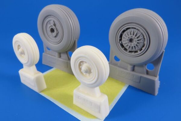 Early Non Weighted Wheels for F4E/F/G, RF4C/E Phantom (Revell)  QMT-R32003M
