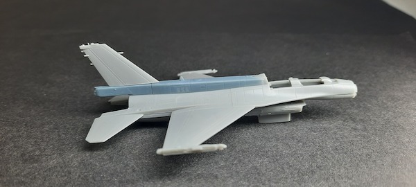 Dorsal spine for F16D (Polish) Trumpeter  RM050