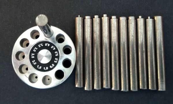 Punch and Die set Maxi . 11 round sizes MN028
