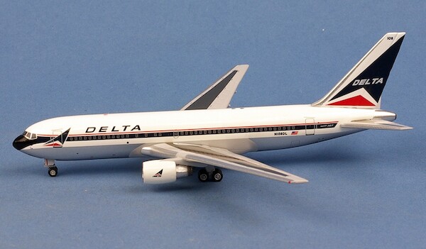 Boeing 767-200 Delta Airlines N108DL  AC041693