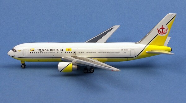 Boeing 767-200 Royal Brunei V8-MHB  AC411235