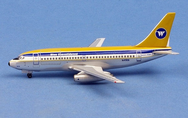Boeing 737-200 Wien Consolidated N4906 AC411279