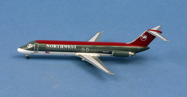 Douglas DC9-32 Northwest N608NW  AC411324