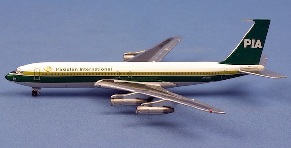 Boeing 707-320C PIA Pakistan International AP-AZW  AC419942