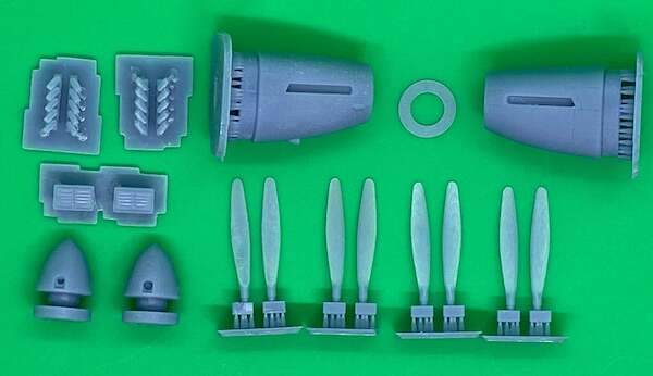 De Havilland Hornet corrected engine cowlings, spinners, props and exhausts (AZ Models) ACM-72015