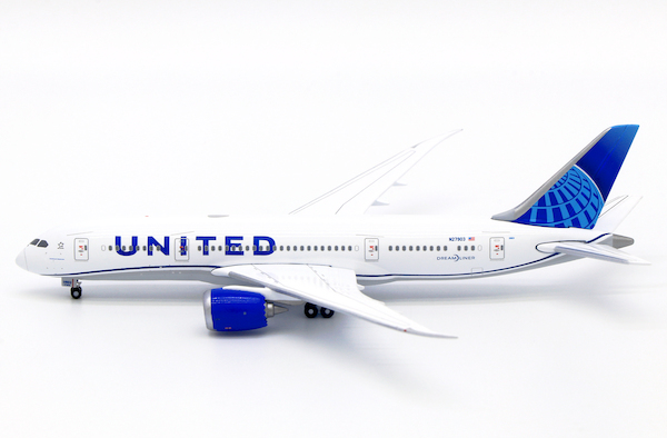 Boeing 787-8 Dreamliner United Airlines N27903 UAL126104