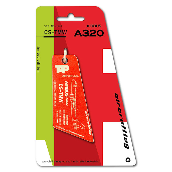 Keychain made of: Airbus 320 TAP Air Portugal CS-TMW (Red)  CS-TMW - R