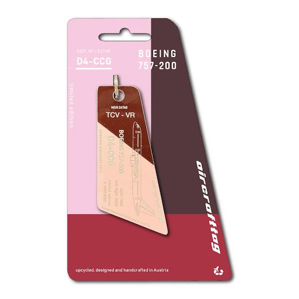 Keychain made of: Boeing B757 - Cabo Verde Airlines - D4-CCG coffee/panther pink  D4-CCG C/P