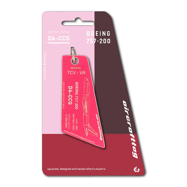 Keychain made of: Boeing B757 - Cabo Verde Airlines - D4-CCG Flamingo D4-CCG FLAM