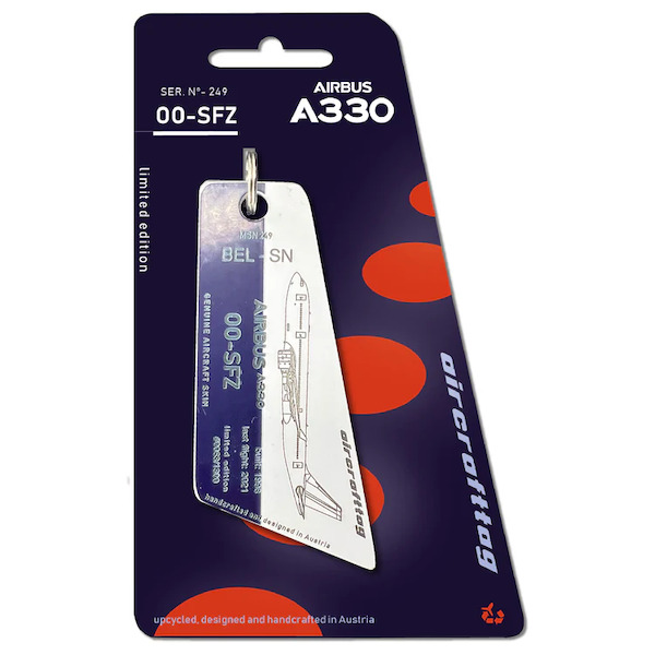 Keychain made of: Airbus A330 - Brussels Airlines - OO-SFZ Bue/White OO-SFZ-BW