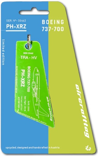 Keychain made of: Boeing 737 Transavia PH-XRZ dark green PH-XRZ-DG
