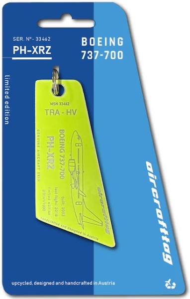 Keychain made of: Boeing 737 Transavia PH-XRZ funky green  PH-XRZ-FG
