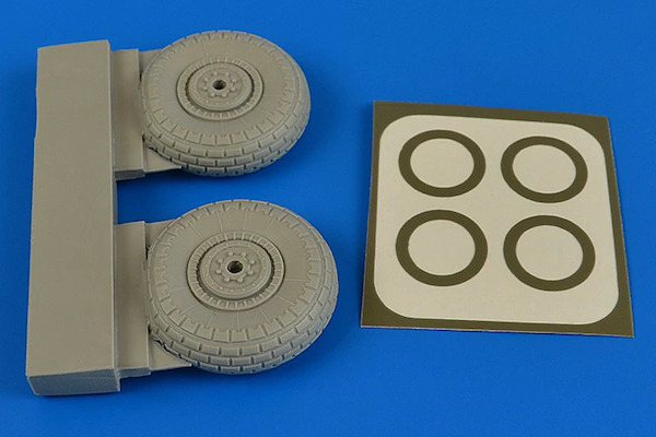 Ilyushin IL2m3 wheels & Paint mask (Hobby Boss) 2207