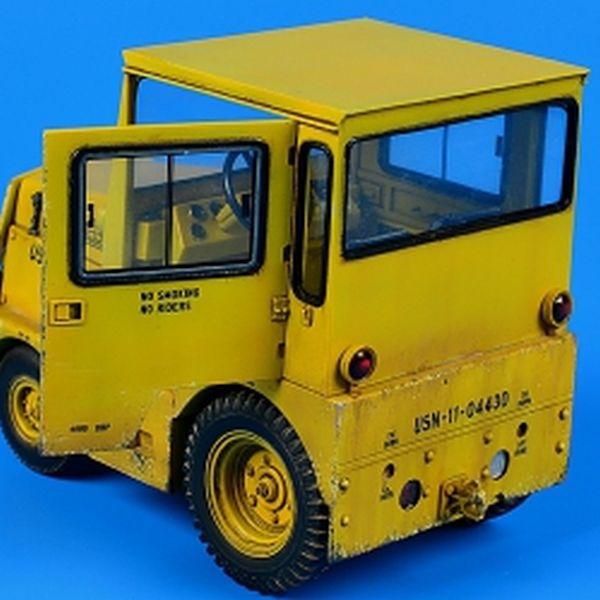 GC-340/SM-340 Tow Tractor with cab US NAVY/DLA  320-045