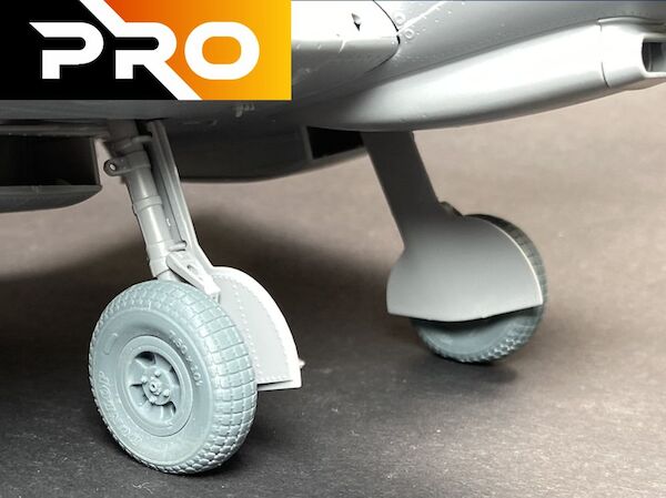 Spitfire MKVIII Wheel set  Blocktread (Airfix)  3D24SPWL