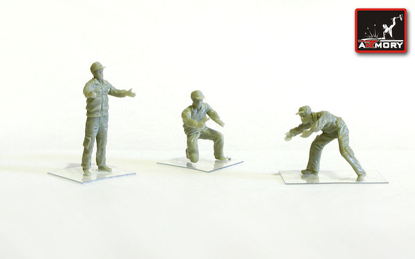 Russian-Soviet Airfield Ground Personnel (modern) (3 Figures)  AR F7214