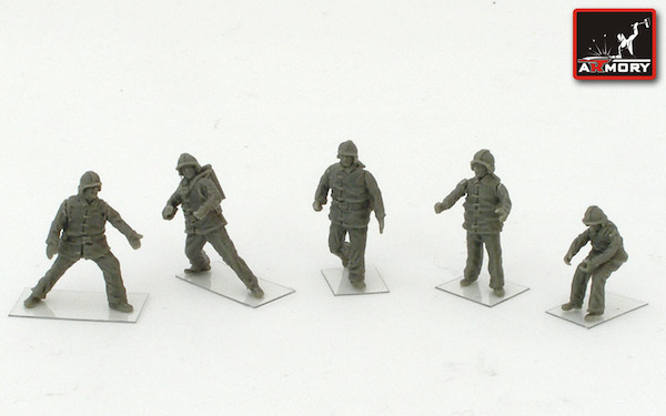 Russian-Soviet Airfield Firefighters (5 Figures)  AR F7215