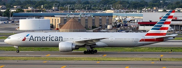 Boeing 777-300ER American Airlines N736AT detachable gear AV4215