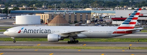 Boeing 777-300ER American Airlines N736AT detachable gear  AV4215