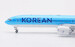 Boeing 777-300ER Korean Air HL8008 detachable gear  AV4217
