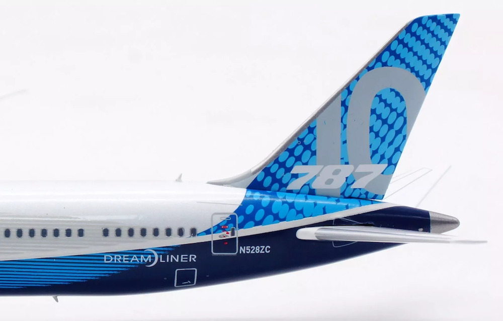 Amazon.co.jp: BOEING 787 模型 ハウスカラー : Toys & Games