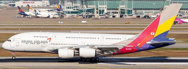 Airbus A380 Asiana Airlines HL7625 detachable gear AV4283