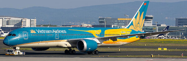 Boeing 787-9 Dreamliner Vietnam Airlines "Chim Lạc" VN-A868 detachable gear AV4327