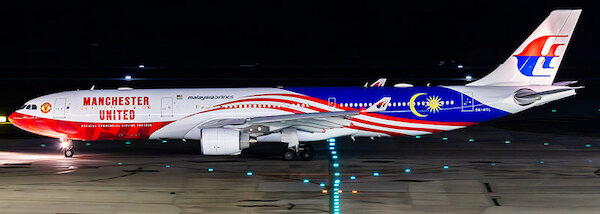 Airbus A330-323 Malaysia Airlines "MU" 9M-MTL  AV4352