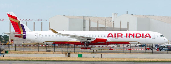 Airbus A350-1000 Air India VT-JRO detachable gear  AV4353