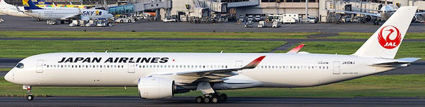 Airbus A350-1041 JAL Japan Airlines JA10WJ detachable gear AV4369