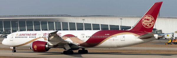 Boeing 787-9 Dreamliner Juneyao Airlines B-208A detachable gear  AV4407