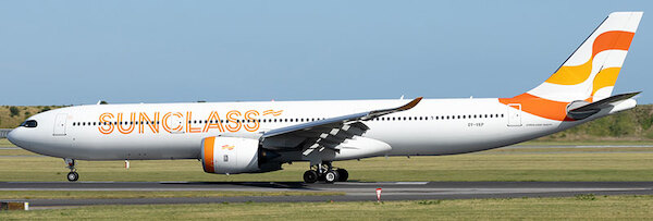Airbus A330-941 Sunclass Airlines OY-VKP detachable gear  AV4415