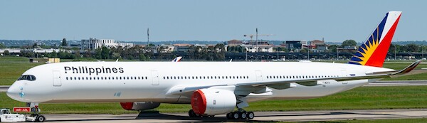 Airbus A350-1041 Philippine Airlines RP-C3512 detachable gear  AV4436