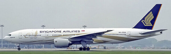 Boeing 777-212ER Singapore Airlines 9V-SQA detachable gear  AV4446