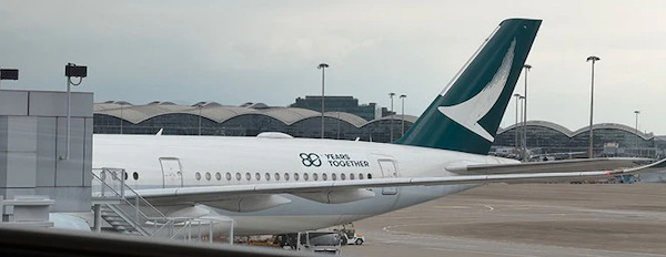 Airbus A350-941 Cathay Pacific 80th B-LRP detachable gear WB4076