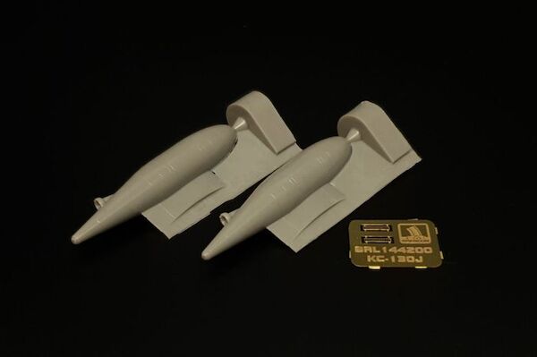 KC130J Hercules Refueling Pods (2x)(Academy/Minicraft) brl144200