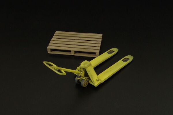 Pallet truck w/ palette BRL32027