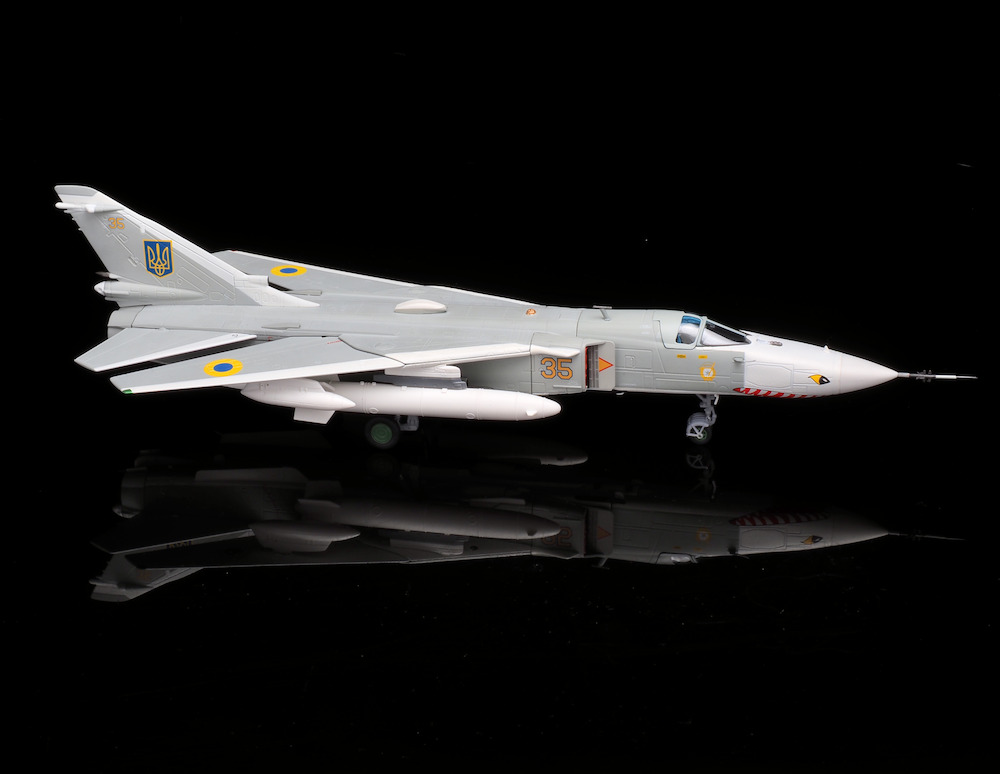 Calibre Wings CA722410 Sukhoi SU-24MR Ukrainian Air Force 35 Yell