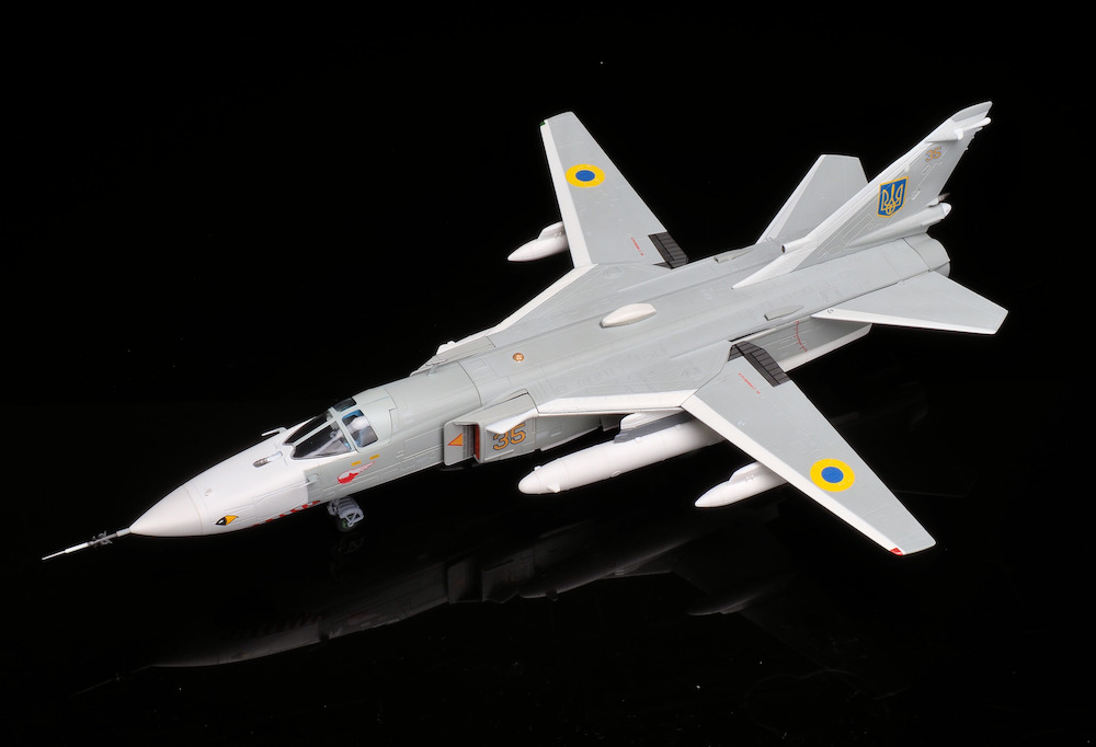 Calibre Wings CA722410 Sukhoi SU-24MR Ukrainian Air Force 35 Yell