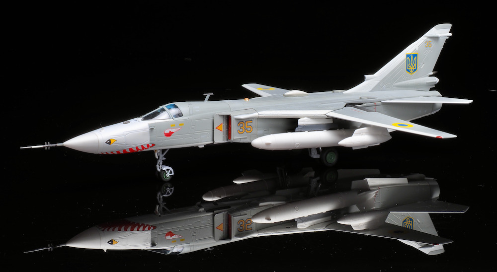 新品 CA722410 1/72 SU-24MR 空軍 35 イエロー Calibre Wings CA722410 Sukhoi SU-24MR Ukrainian Air Force 35 Yell