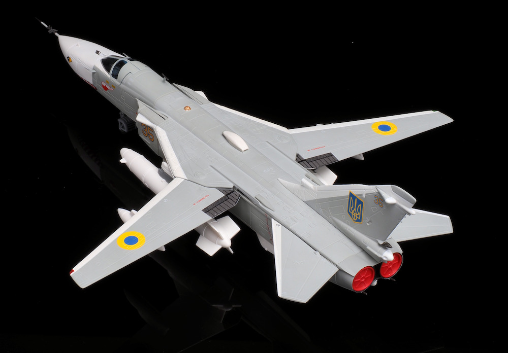 Calibre Wings CA722410 Sukhoi SU-24MR Ukrainian Air Force 35 Yell