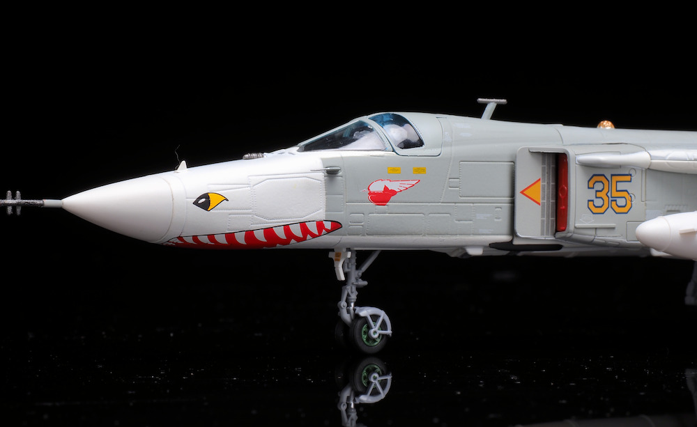 Calibre Wings CA722410 Sukhoi SU-24MR Ukrainian Air Force 35 Yell