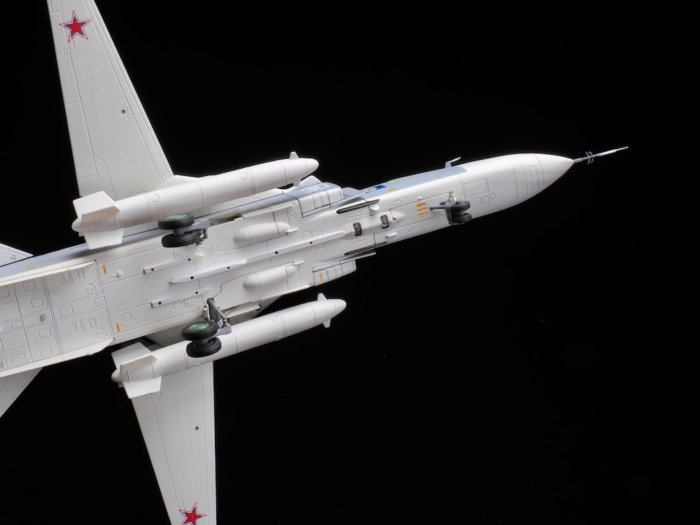 Calibre Wings CA722411 Sukhoi SU-24MR Russian Navy 30 White