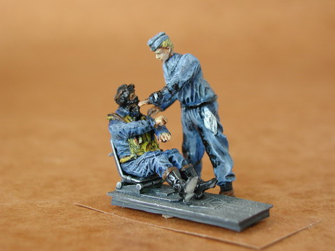 German Pilot (Sitting) & Mechanic WW2 CMK48021