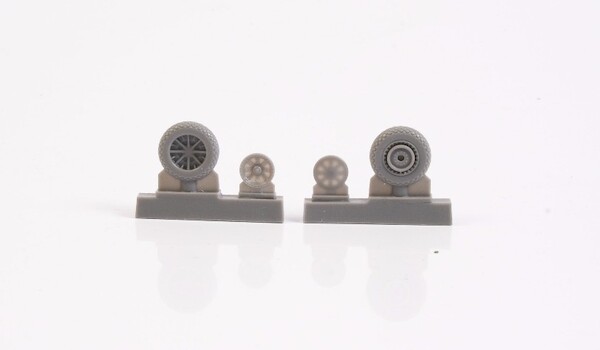 Curtiss SB2C Helldiver main wheels (Academy, Cyber Hobby, Airfix)  CMKA7369