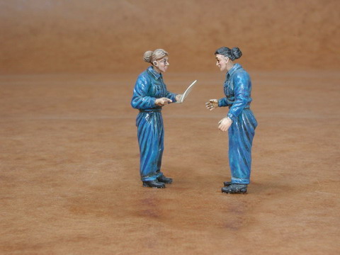 WAAF Personnel WW2 (2 Figures)  F-48100